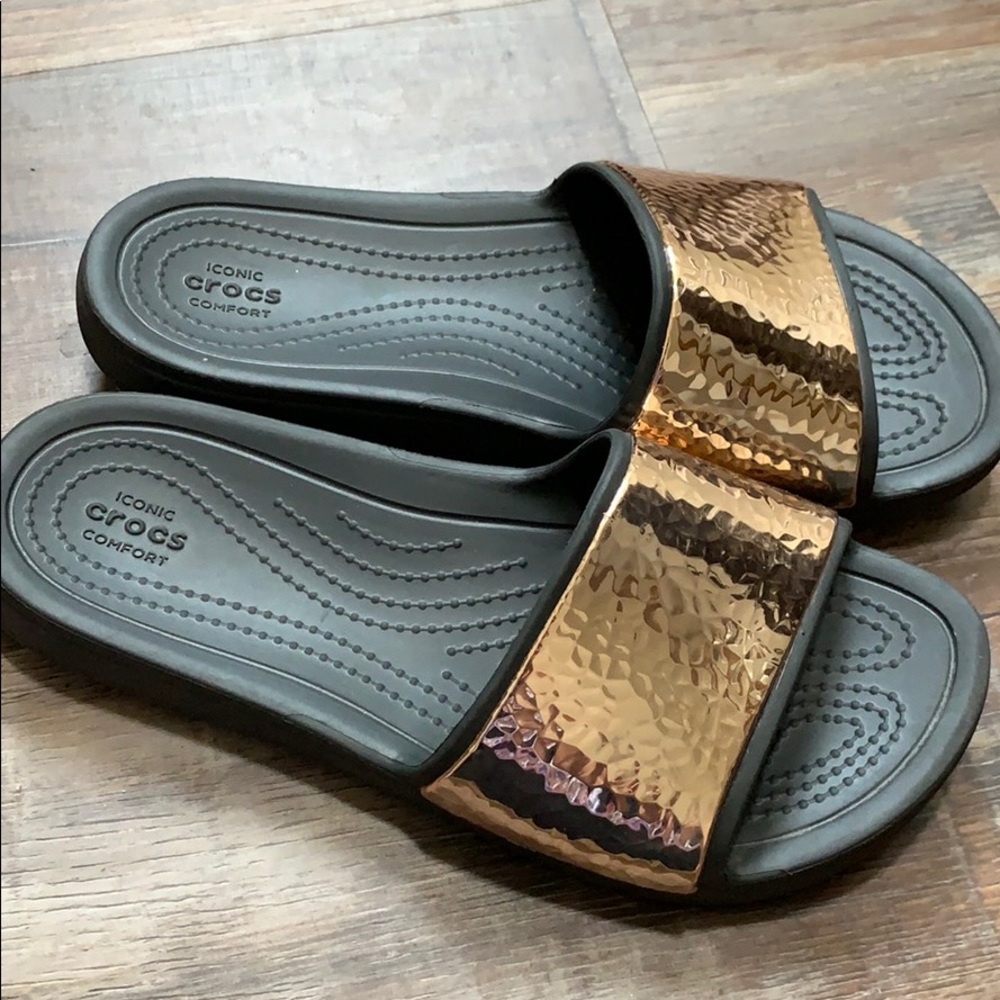 Crocs slip on sandals. Black and rose gold color